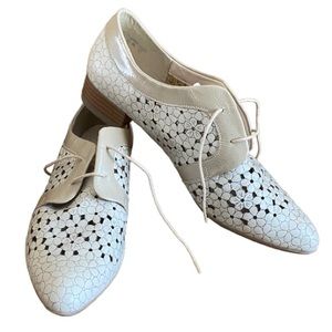 ALPINA Floral Cutout  Beige Leather Loafers Shoes Size 6.5